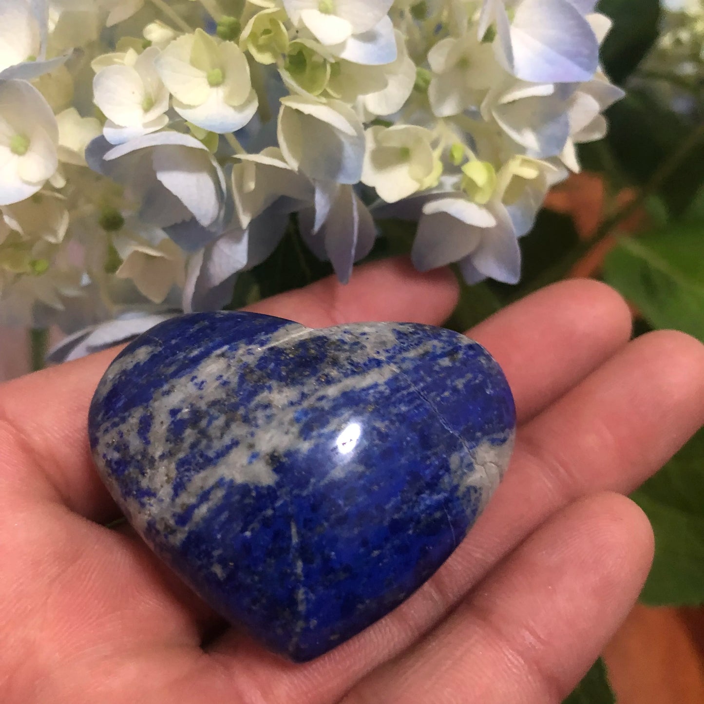 Natural Cristal Lapis Lazuli in the shape of a heart