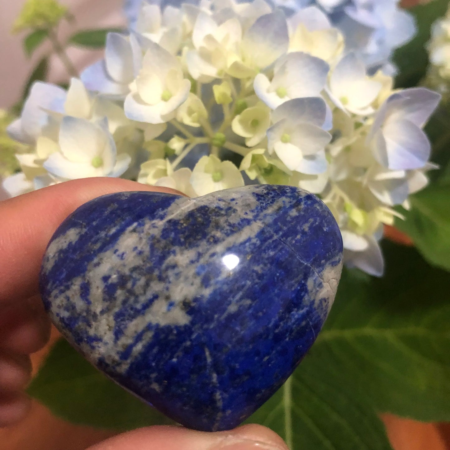 Natural Cristal Lapis Lazuli in the shape of a heart