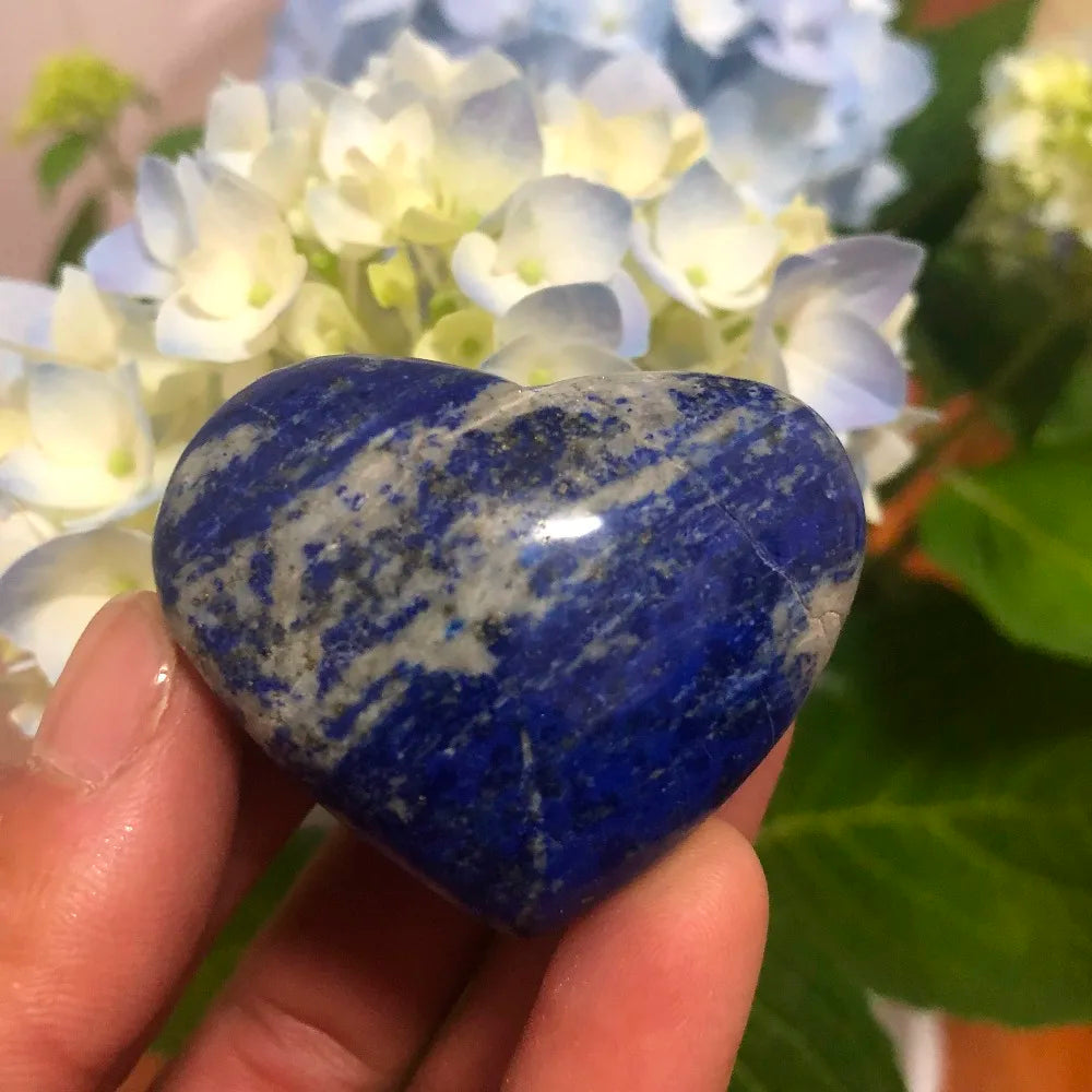 Natural Cristal Lapis Lazuli in the shape of a heart